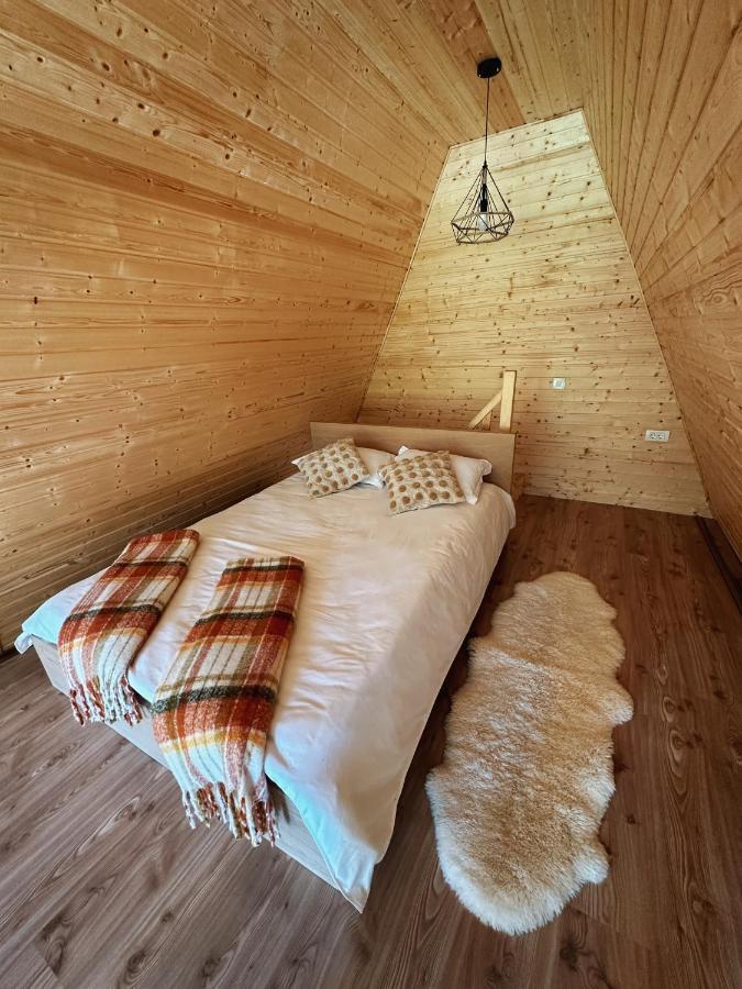 The Frog Glamping Hotel Horezu Luaran gambar