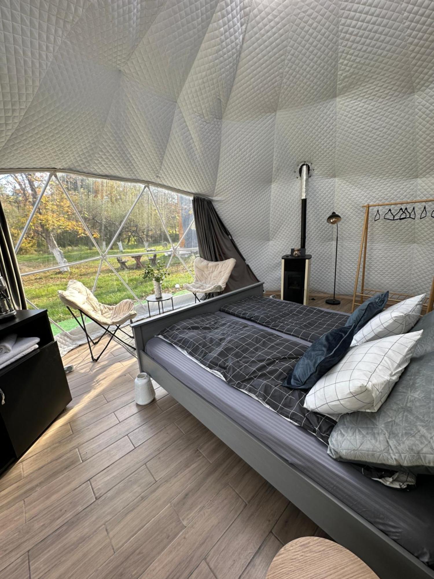 The Frog Glamping Hotel Horezu Luaran gambar