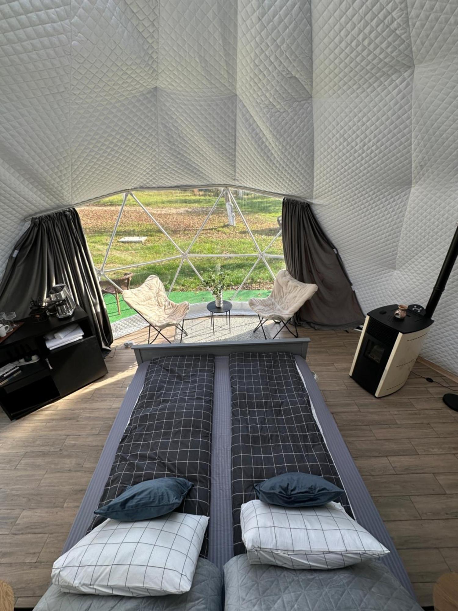 The Frog Glamping Hotel Horezu Luaran gambar