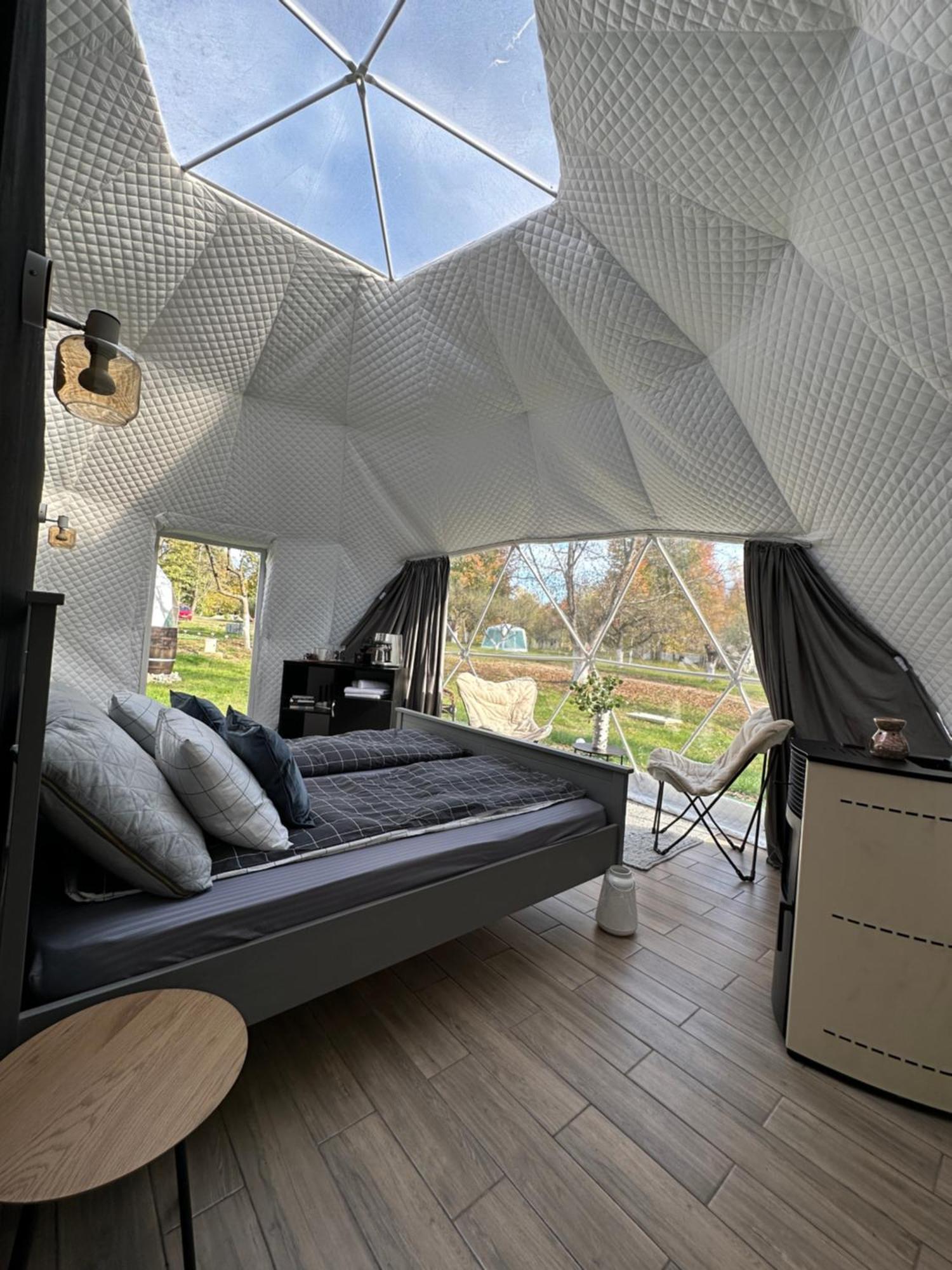 The Frog Glamping Hotel Horezu Luaran gambar