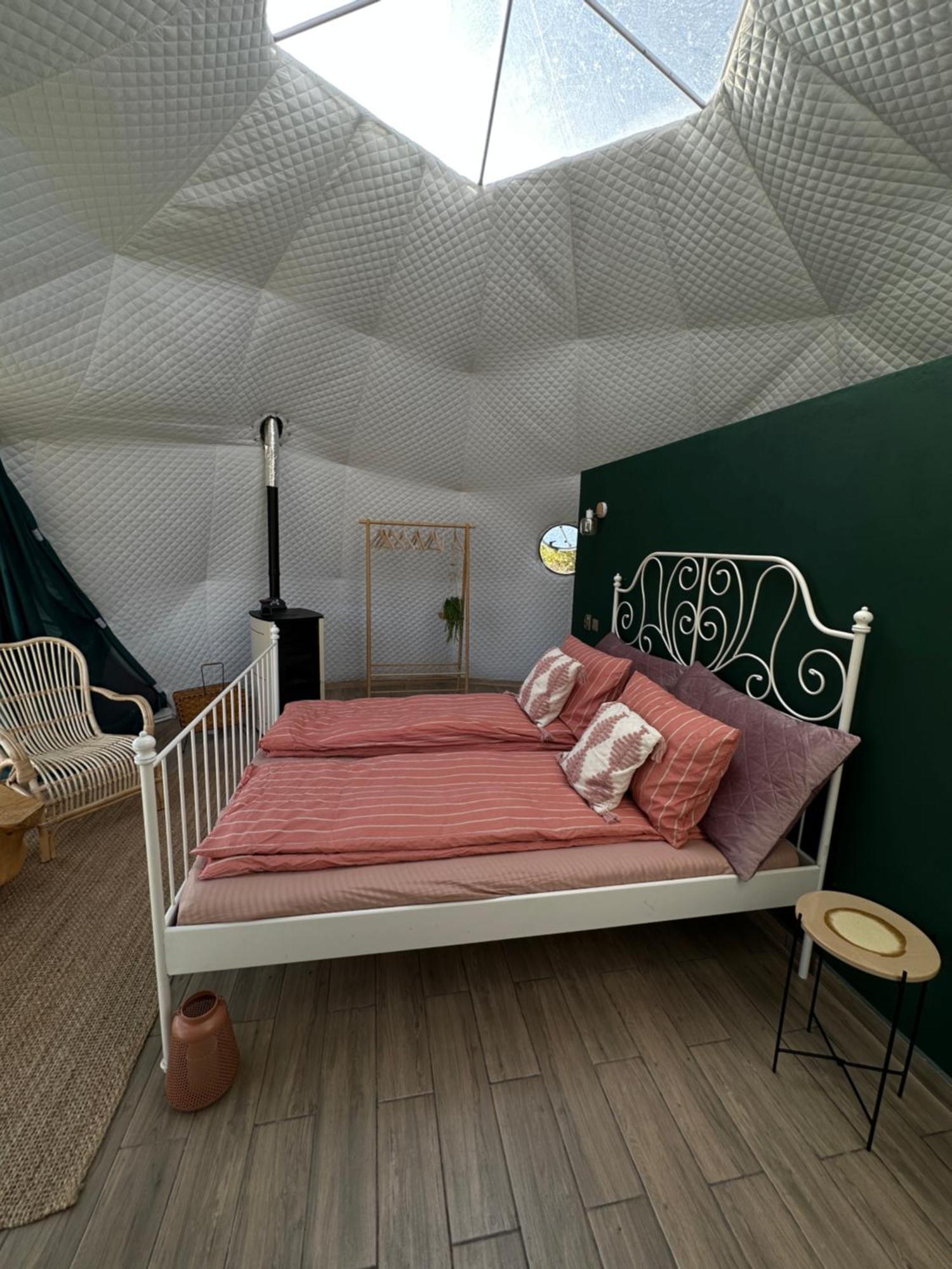 The Frog Glamping Hotel Horezu Luaran gambar