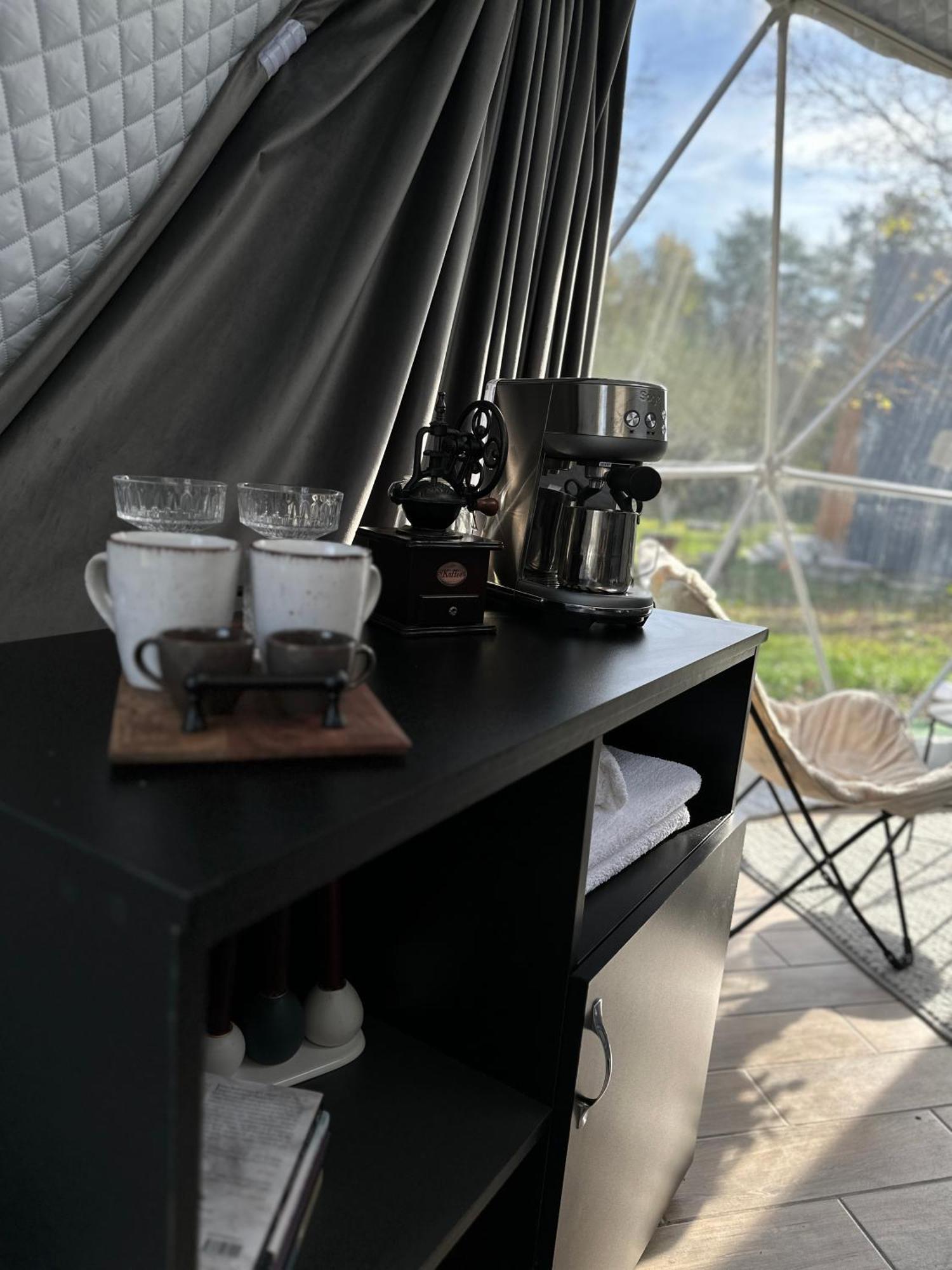 The Frog Glamping Hotel Horezu Luaran gambar