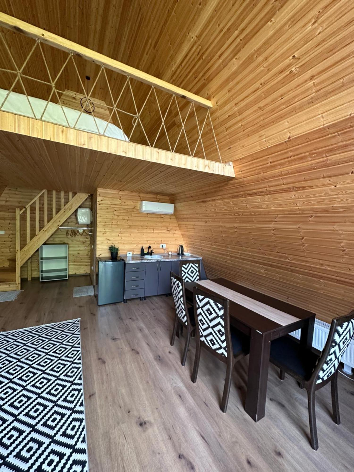 The Frog Glamping Hotel Horezu Luaran gambar