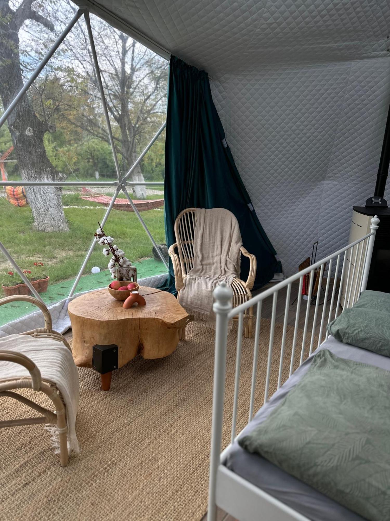 The Frog Glamping Hotel Horezu Luaran gambar
