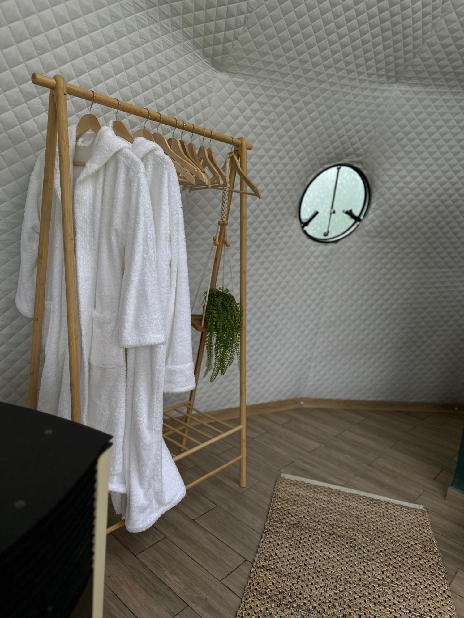 The Frog Glamping Hotel Horezu Luaran gambar
