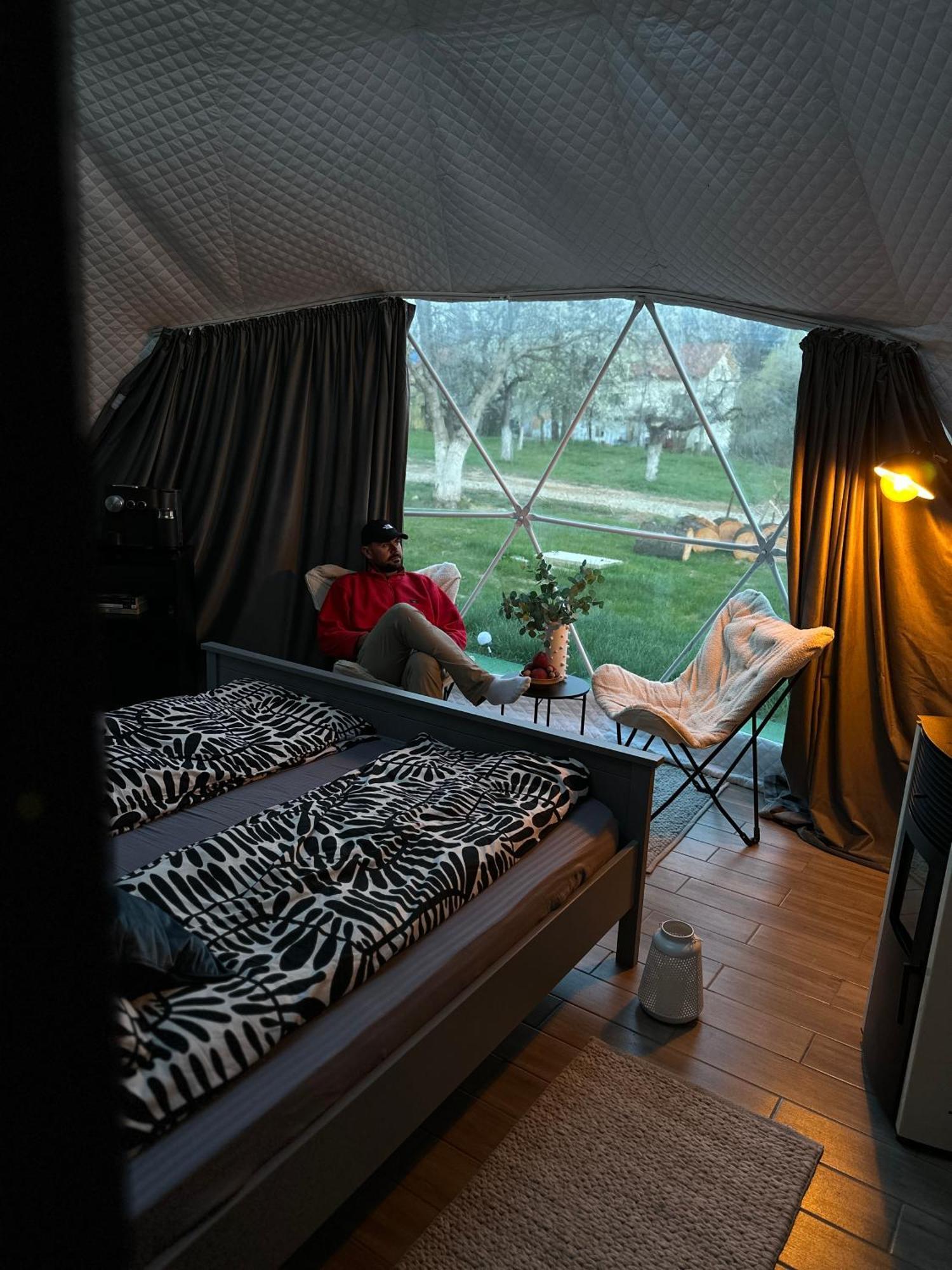 The Frog Glamping Hotel Horezu Luaran gambar