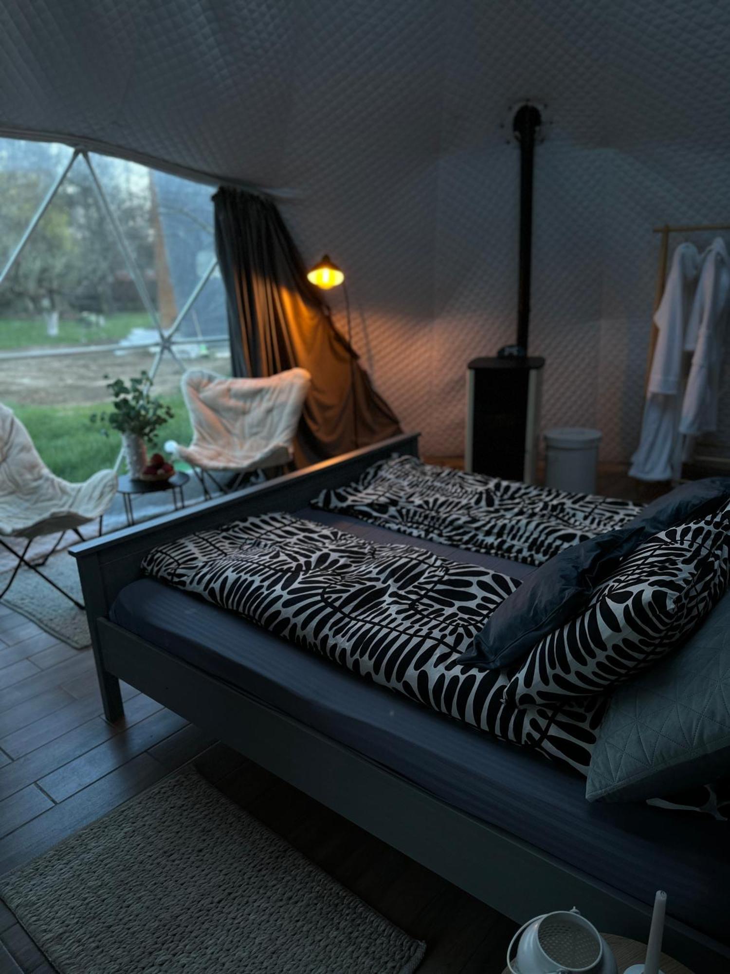 The Frog Glamping Hotel Horezu Luaran gambar